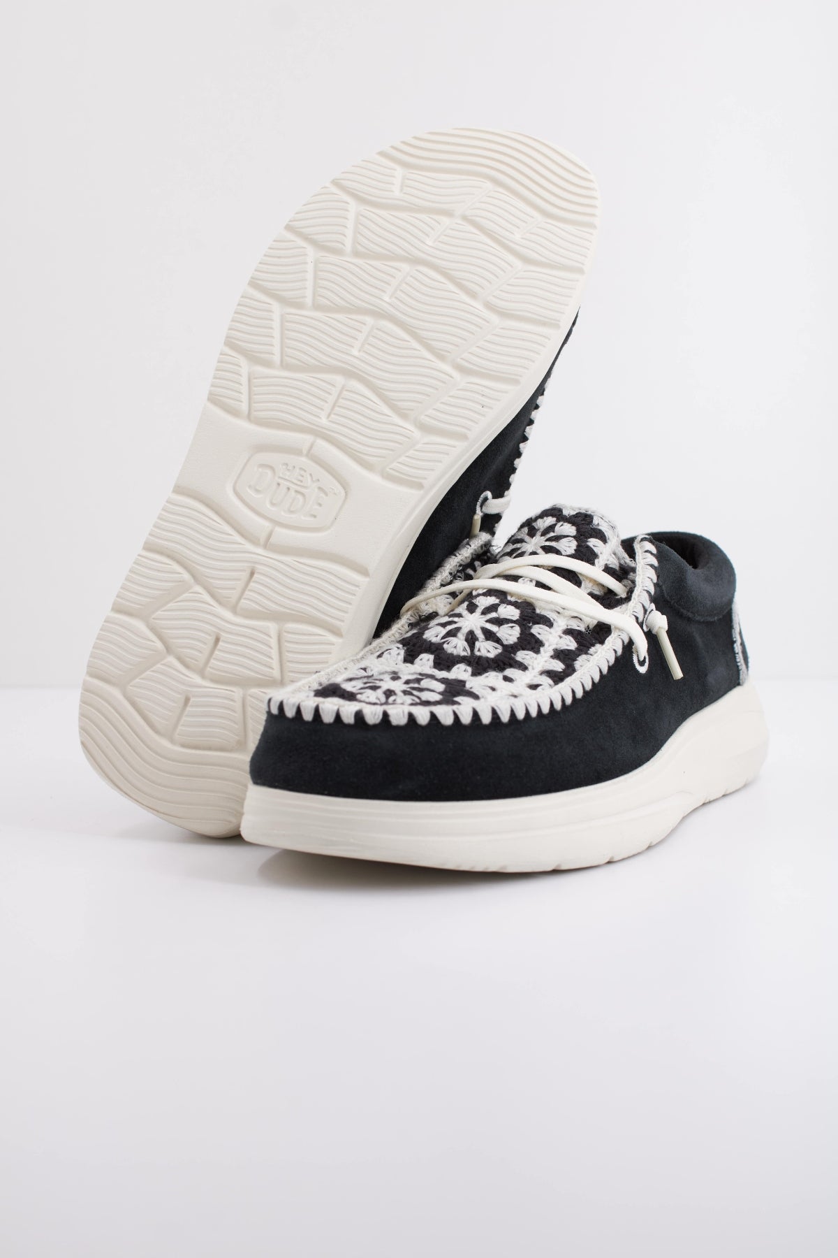 HEY DUDE WENDY COMF SUEDE CROCHET en color NEGRO (5)
