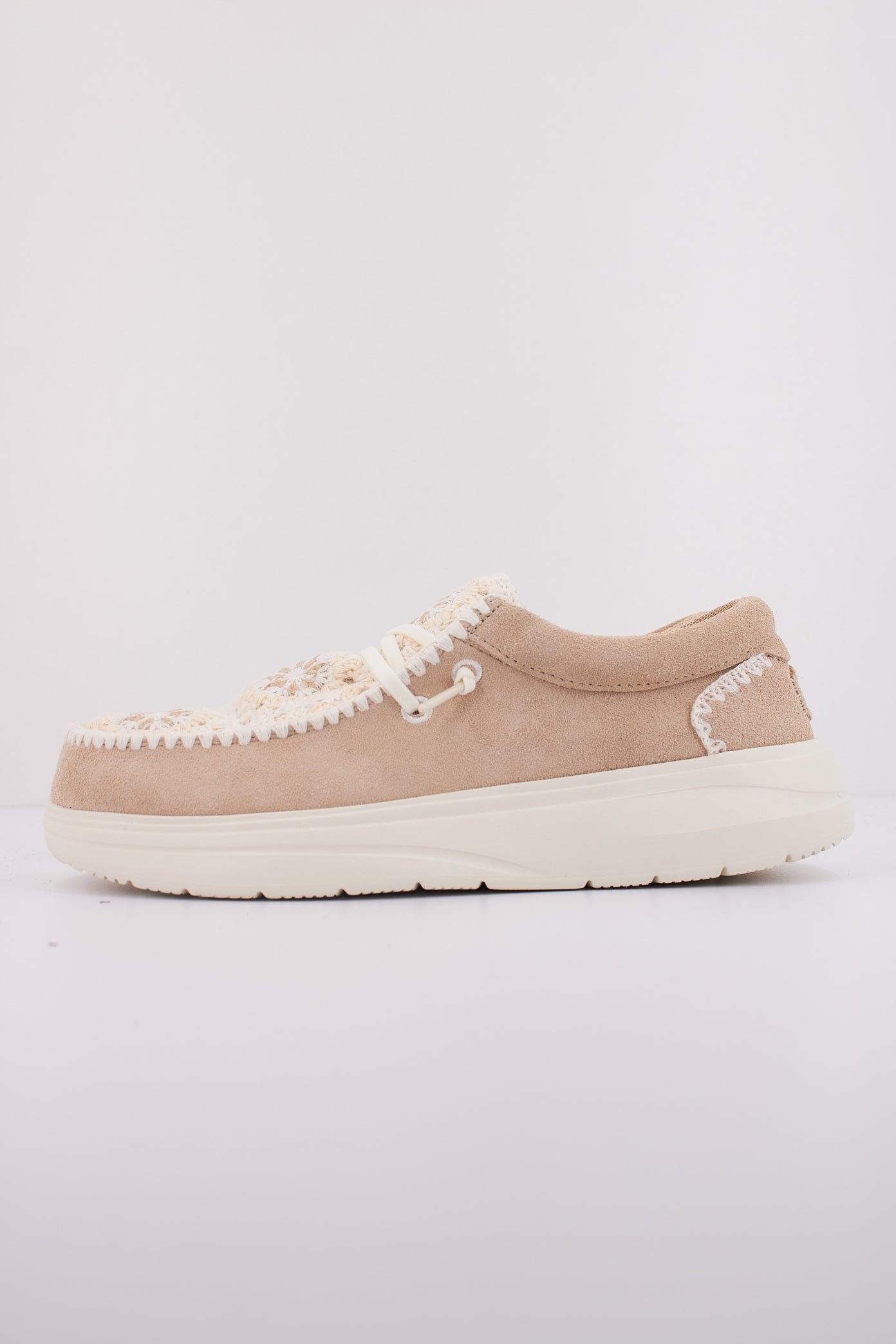 HEY DUDE WENDY COMF SUEDE CROCHET en color MARRON CLARO (1)