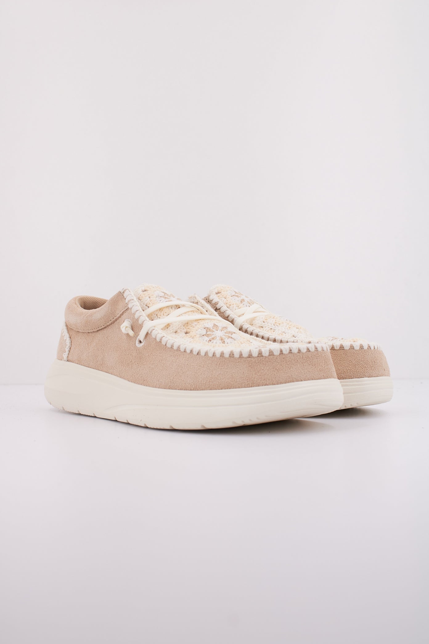 HEY DUDE WENDY COMF SUEDE CROCHET en color MARRON CLARO (2)