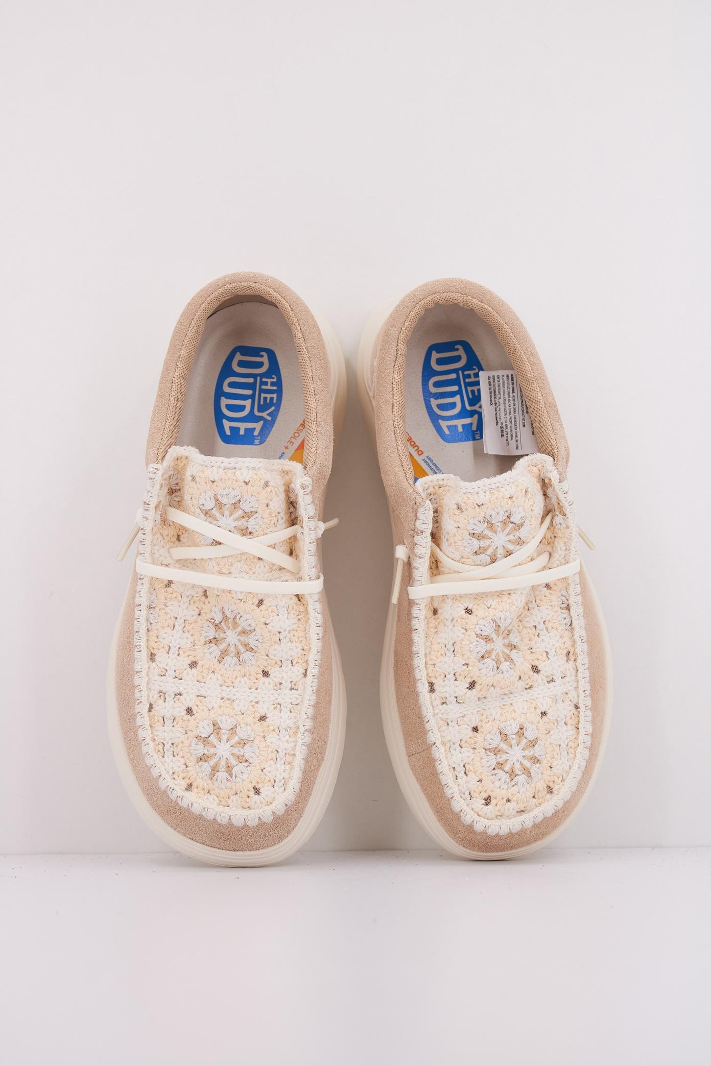 HEY DUDE WENDY COMF SUEDE CROCHET en color MARRON CLARO (3)