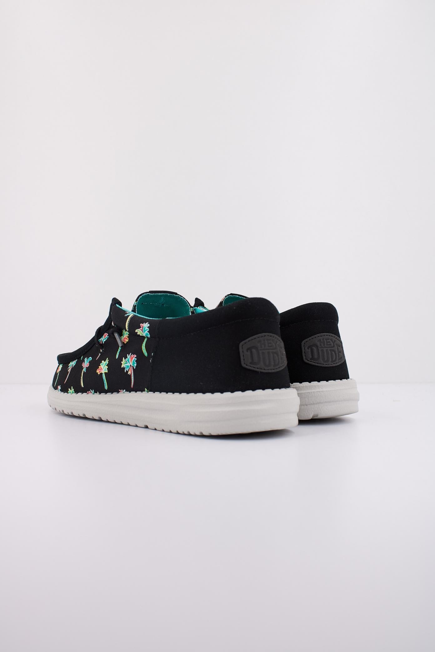 HEY DUDE WALLY FUNK PARTY PALM en color NEGRO (4)