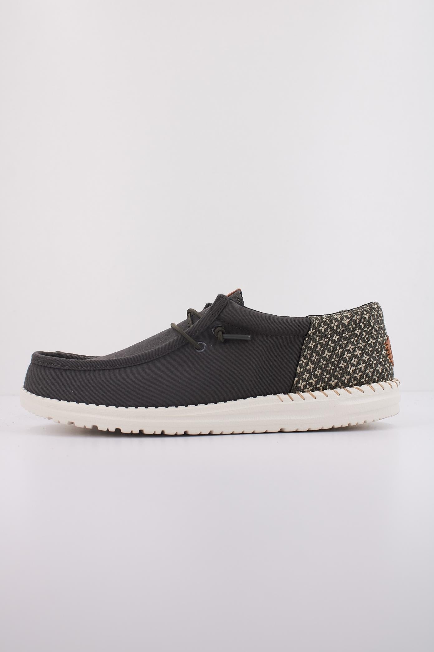 HEY DUDE WALLY FUNK BLOCK PRINT en color GRIS (1)
