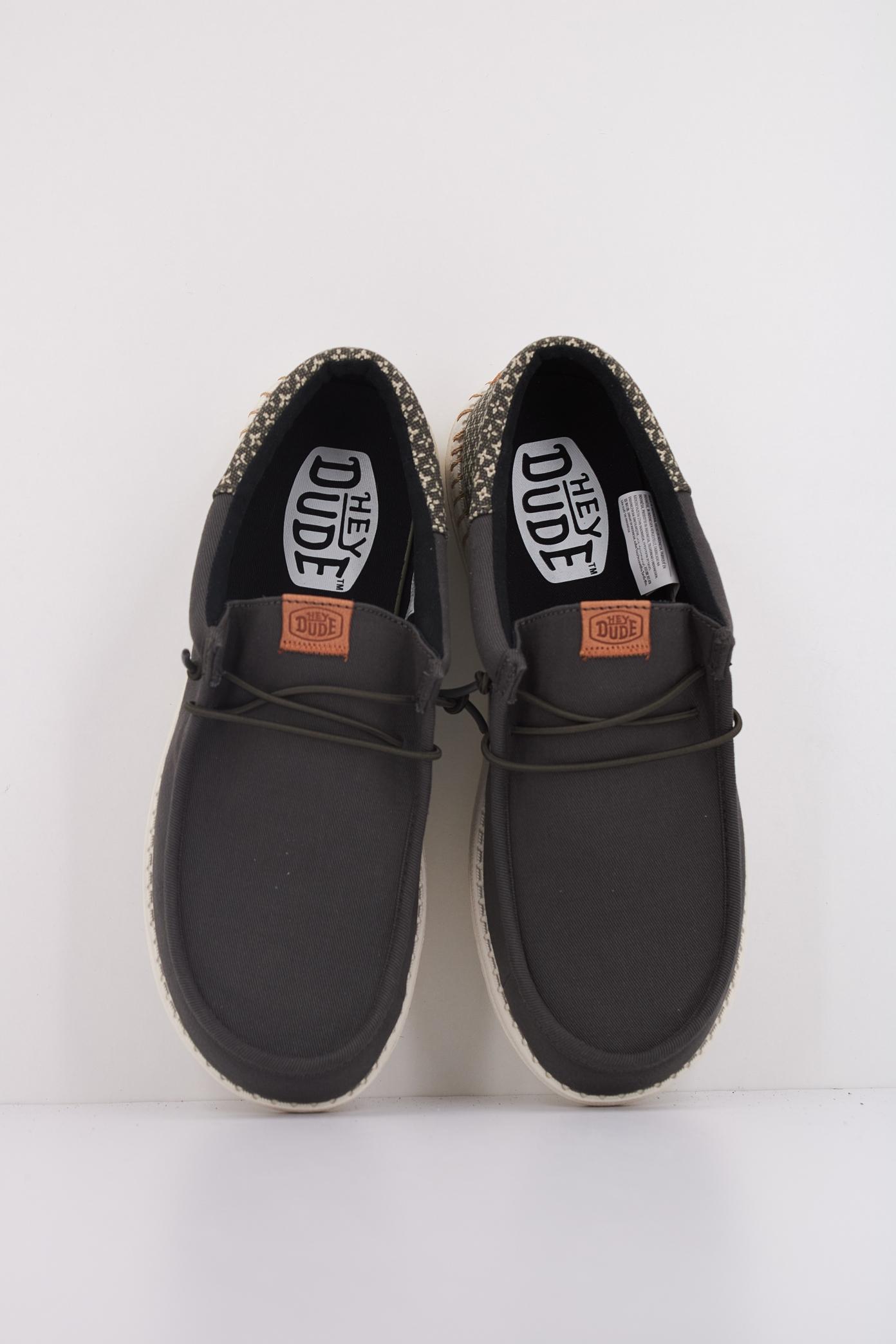 HEY DUDE WALLY FUNK BLOCK PRINT en color GRIS (3)