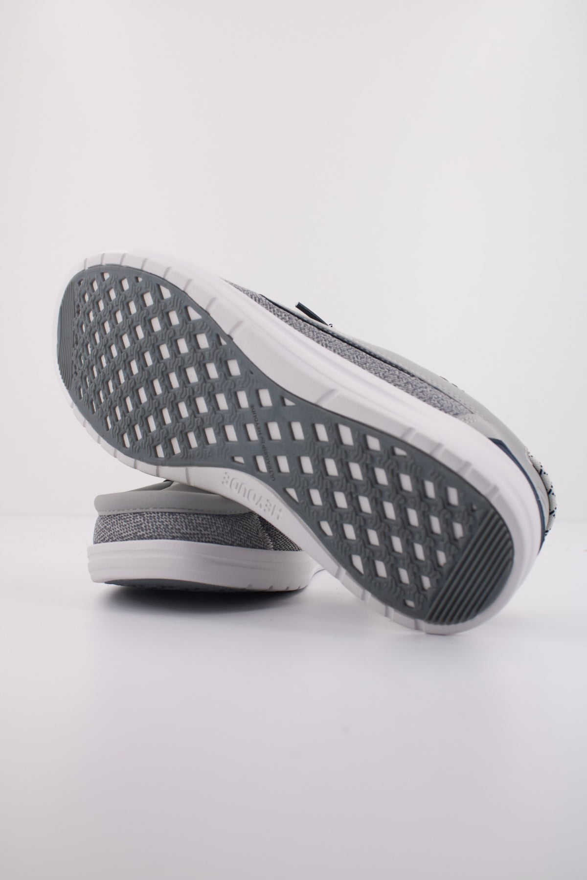 HEY DUDE WEISH GRIP CLASSIC MESH en color GRIS (5)