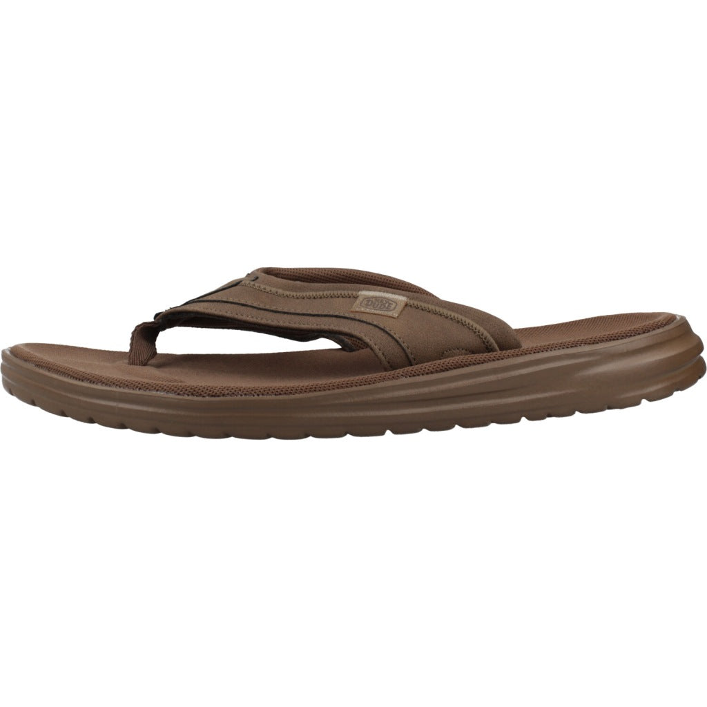 HEY DUDE CHANCLA SAMI en color MARRON (2)