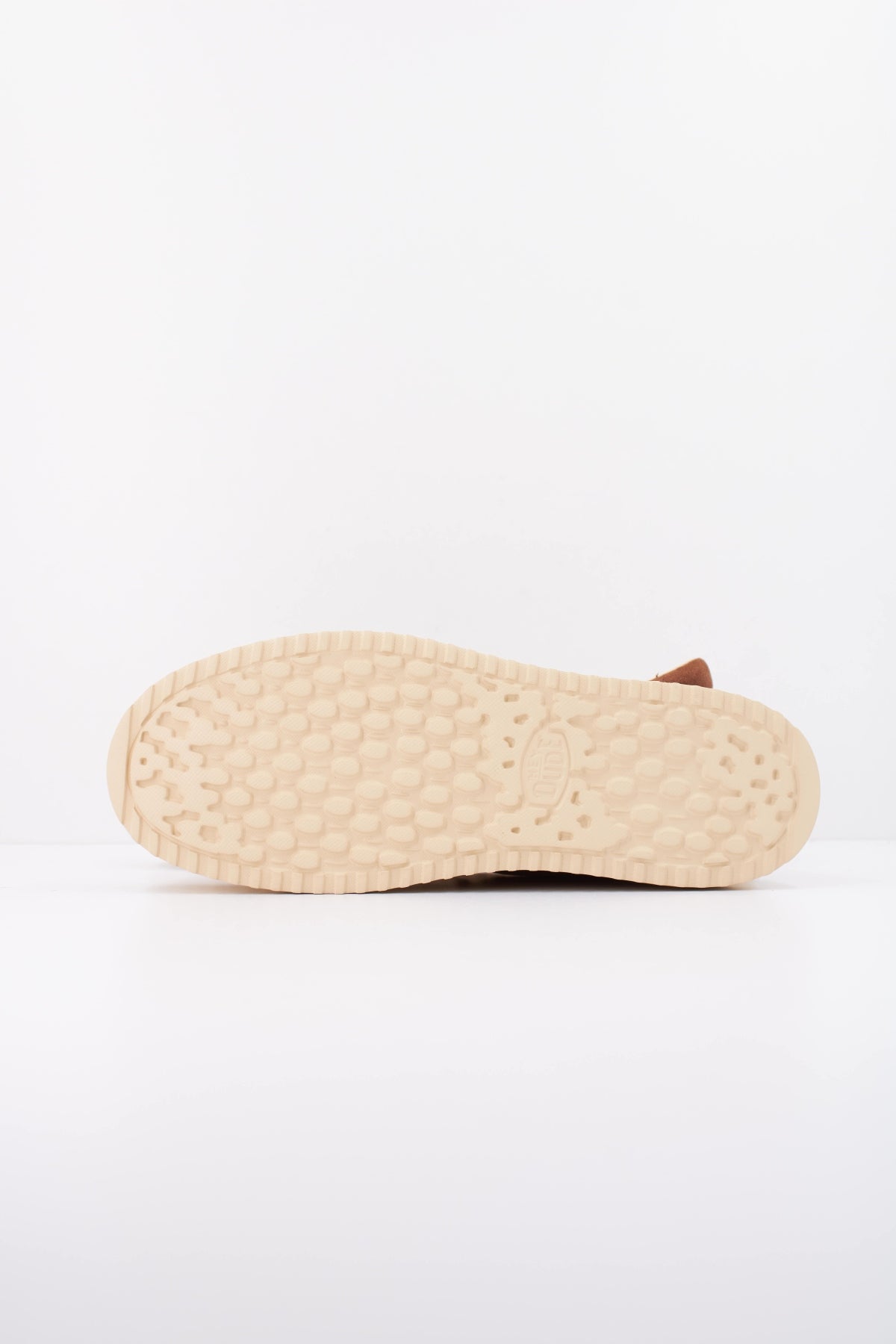 HEY DUDE HD REV SUEDE en color MARRON CLARO (5)