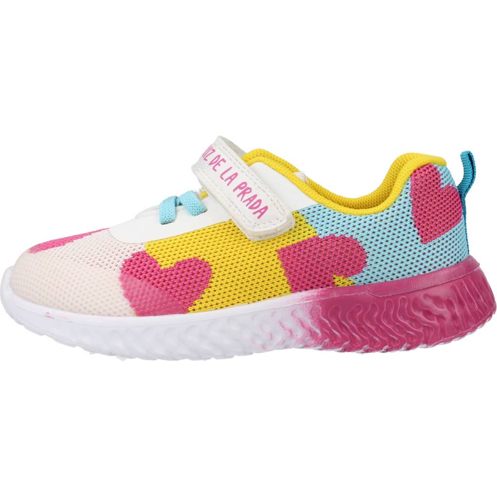 AGATHA RUIZ DE LA PRADA A en color BLANCO (2)