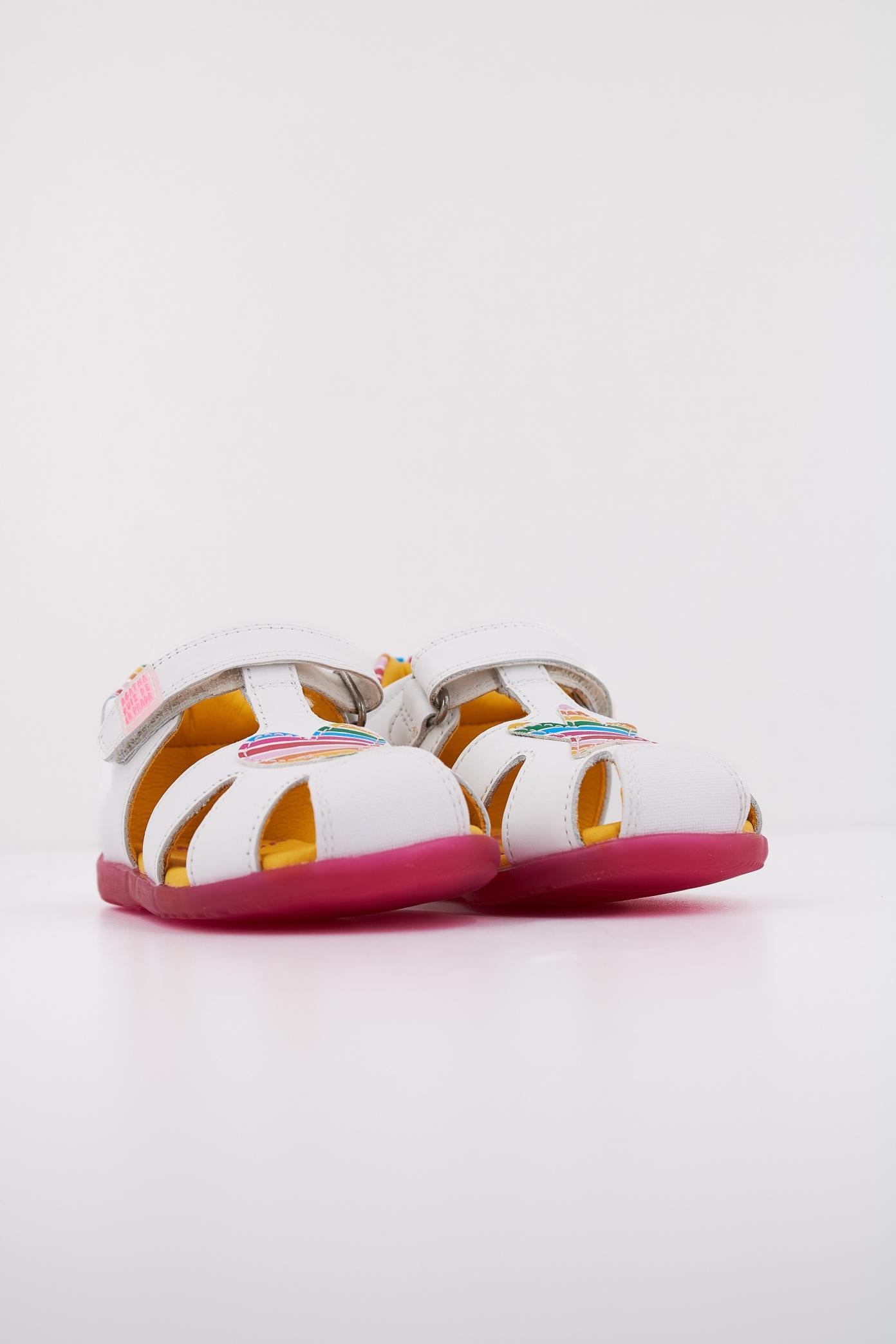 AGATHA RUIZ DE LA PRADA A en color BLANCO (2)