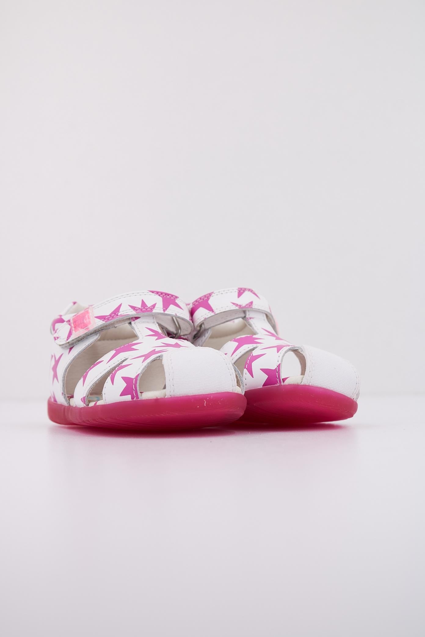 AGATHA RUIZ DE LA PRADA A en color BLANCO (2)