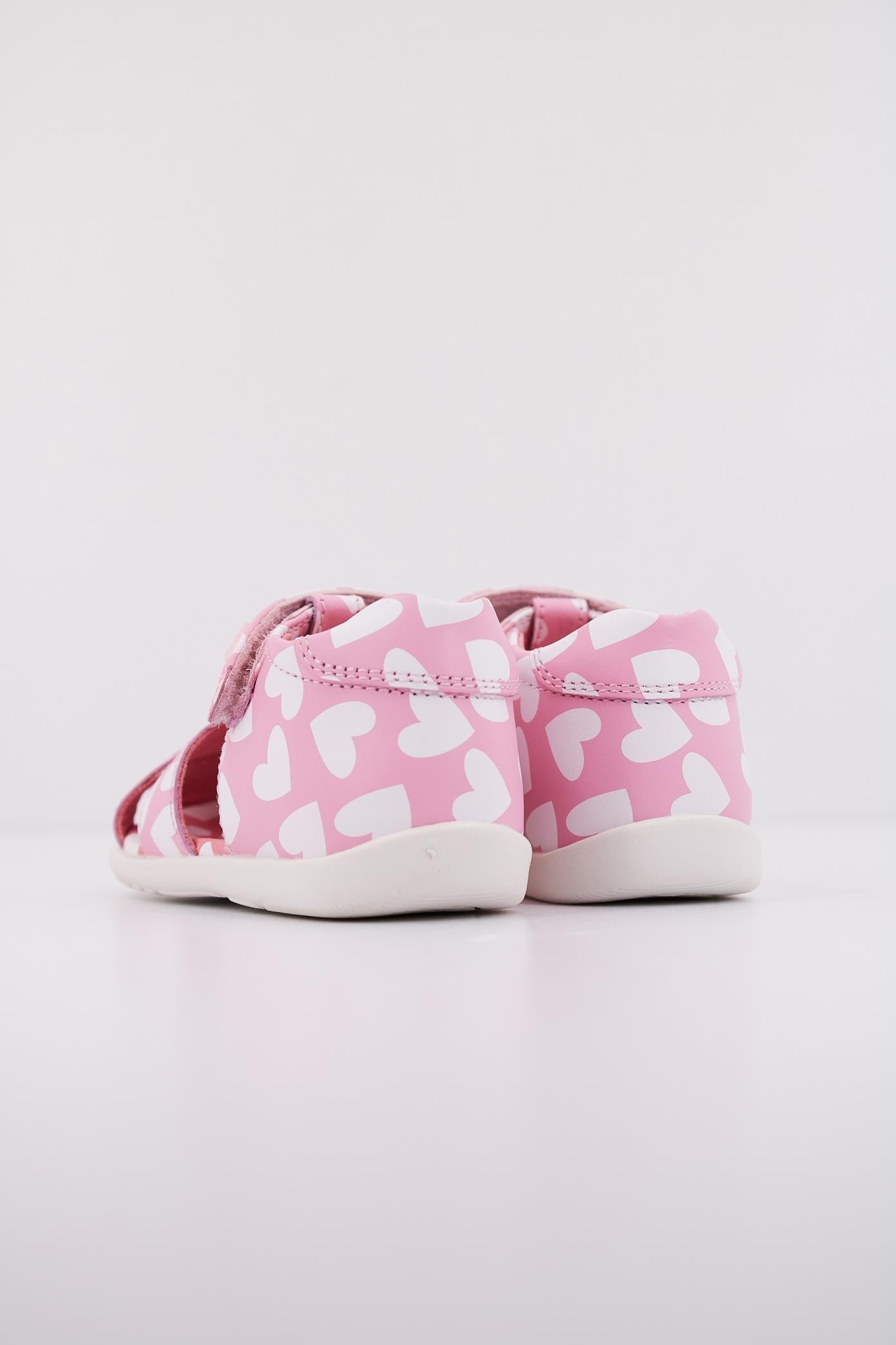 AGATHA RUIZ DE LA PRADA A en color ROSA (4)