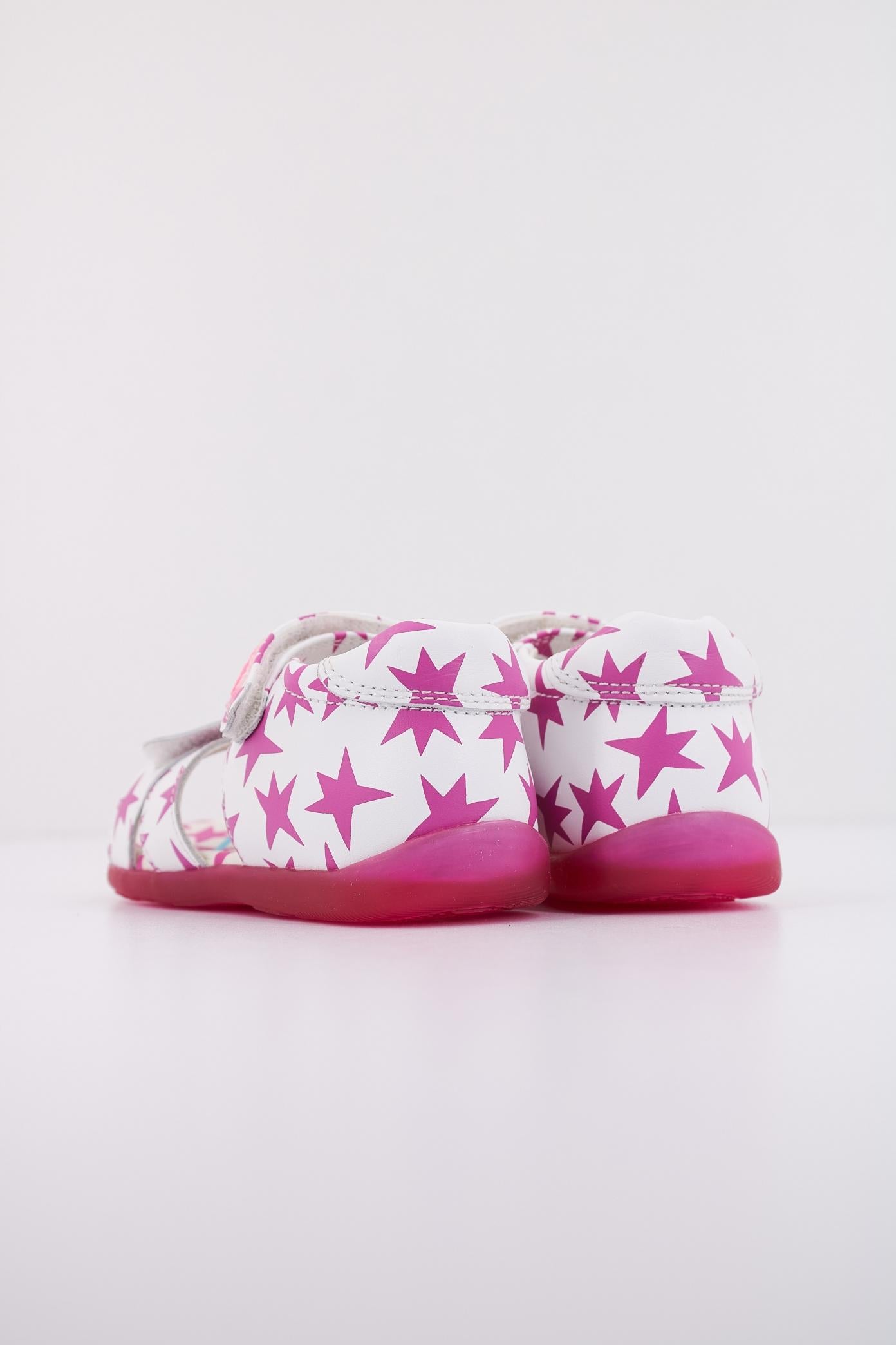AGATHA RUIZ DE LA PRADA A en color BLANCO (4)