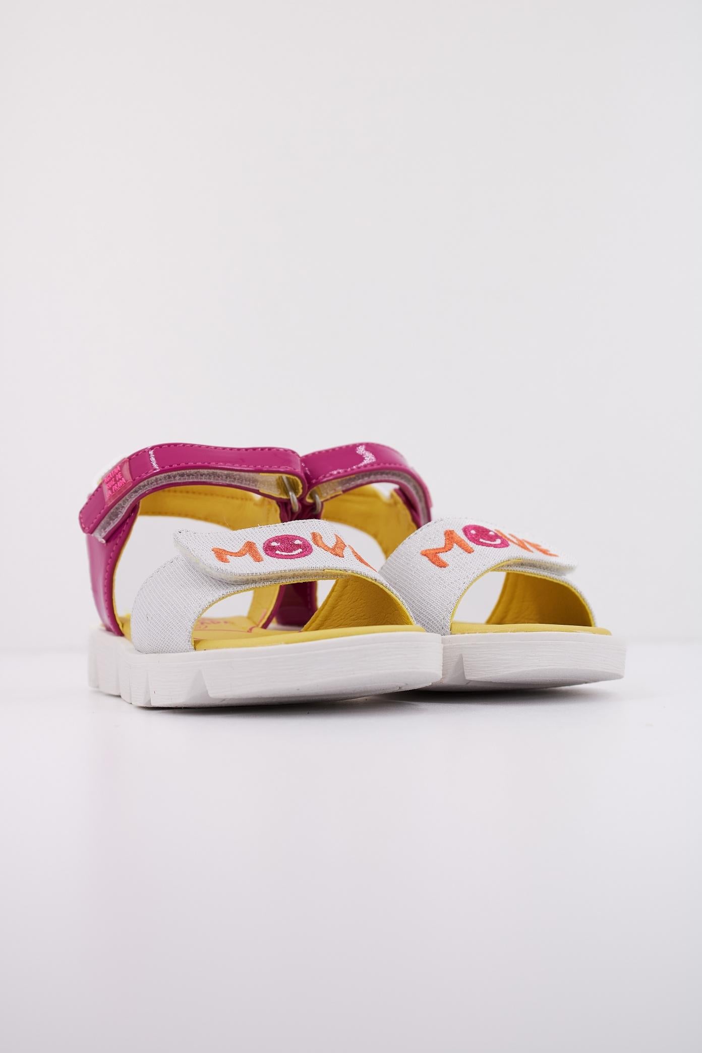 AGATHA RUIZ DE LA PRADA A en color ROSA (2)