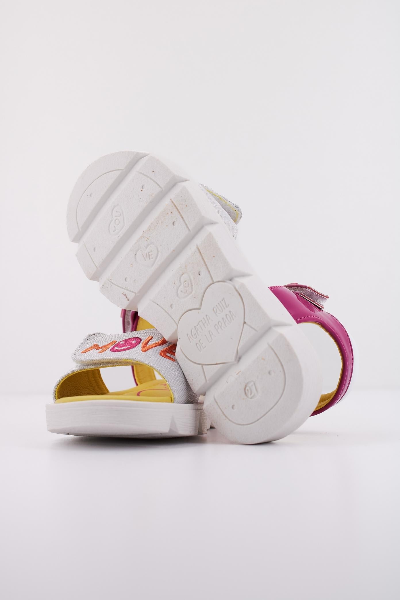 AGATHA RUIZ DE LA PRADA A en color ROSA (5)