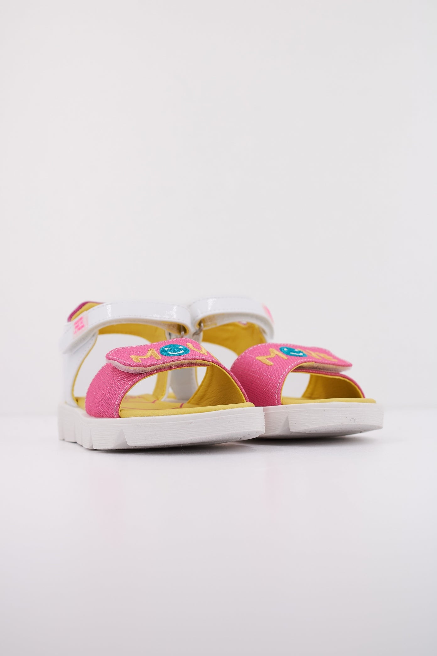 AGATHA RUIZ DE LA PRADA A en color ROSA (2)