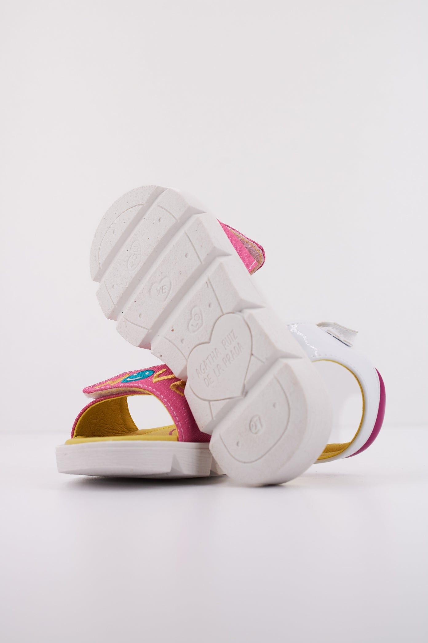AGATHA RUIZ DE LA PRADA A en color ROSA (5)