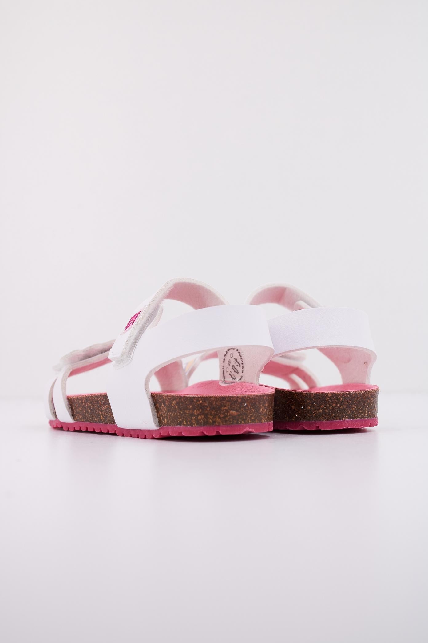 AGATHA RUIZ DE LA PRADA A en color BLANCO (4)
