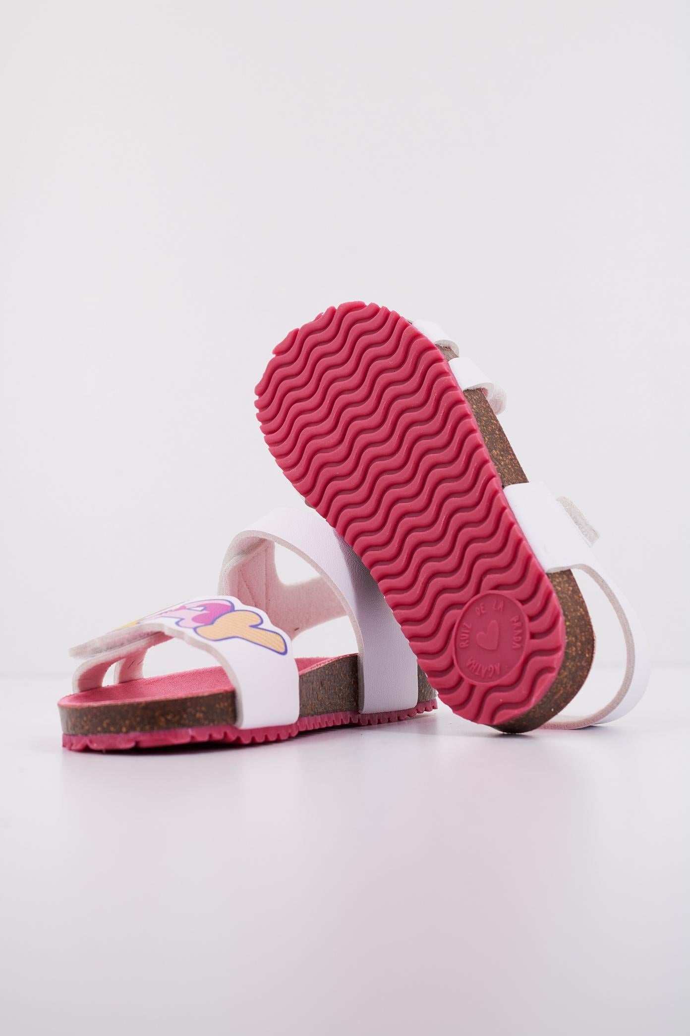 AGATHA RUIZ DE LA PRADA A en color BLANCO (5)