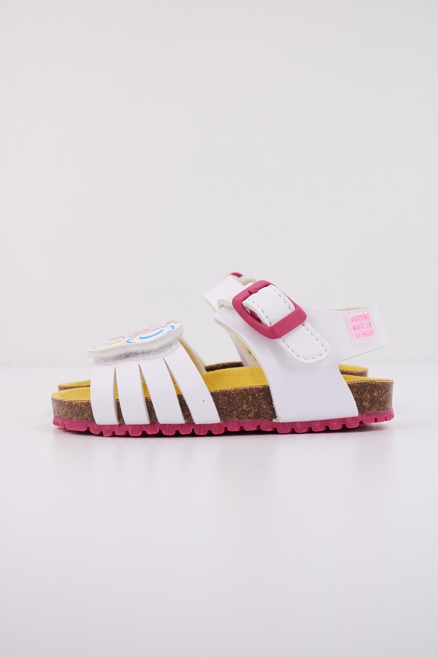 AGATHA RUIZ DE LA PRADA A en color BLANCO (1)