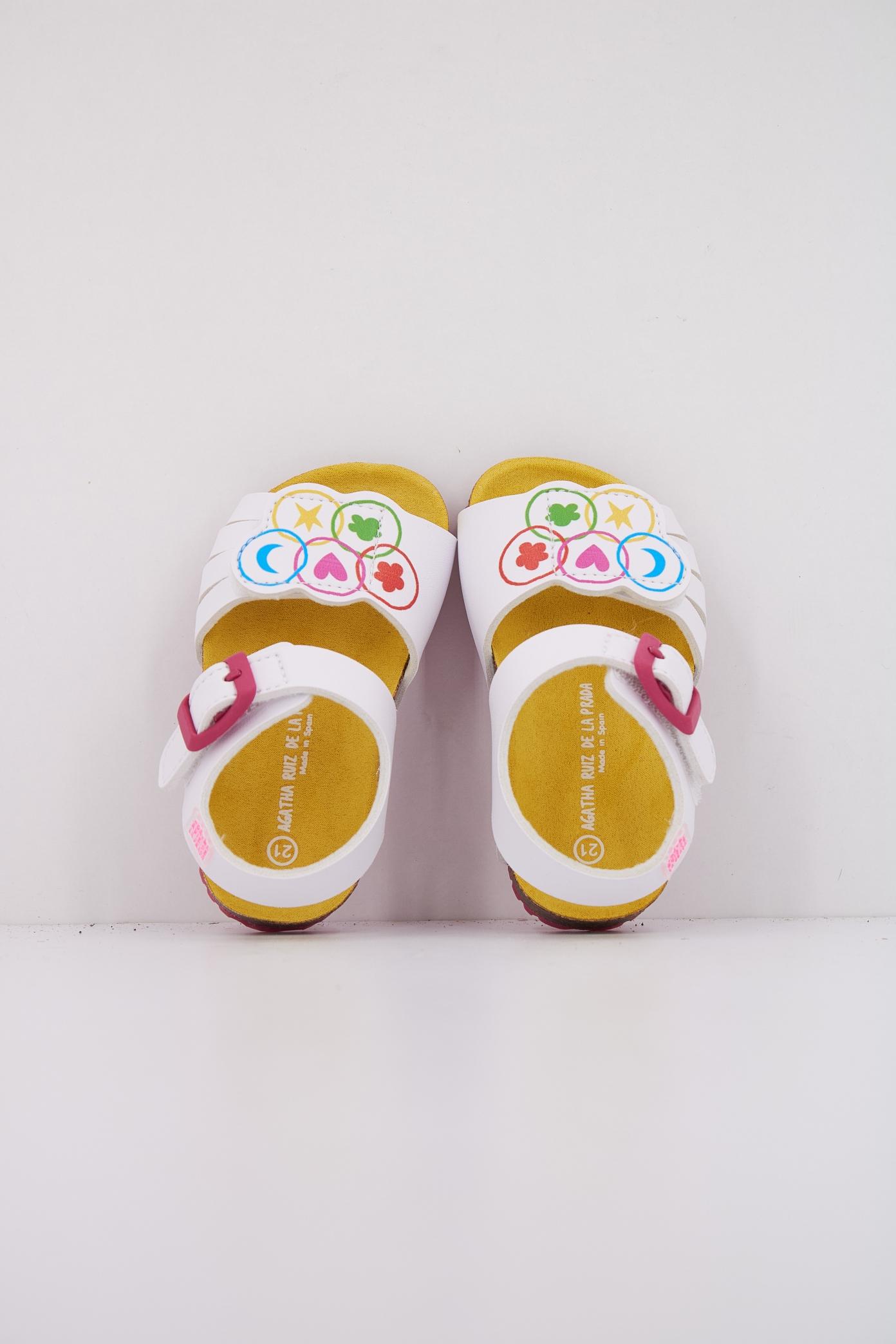 AGATHA RUIZ DE LA PRADA A en color BLANCO (3)