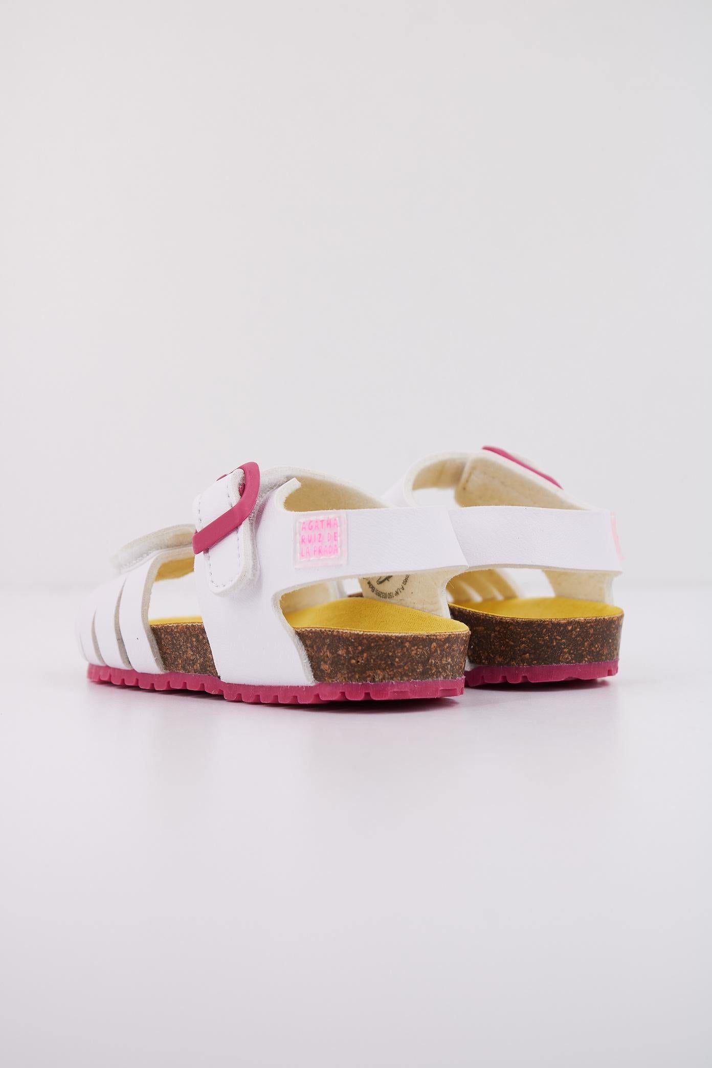 AGATHA RUIZ DE LA PRADA A en color BLANCO (4)