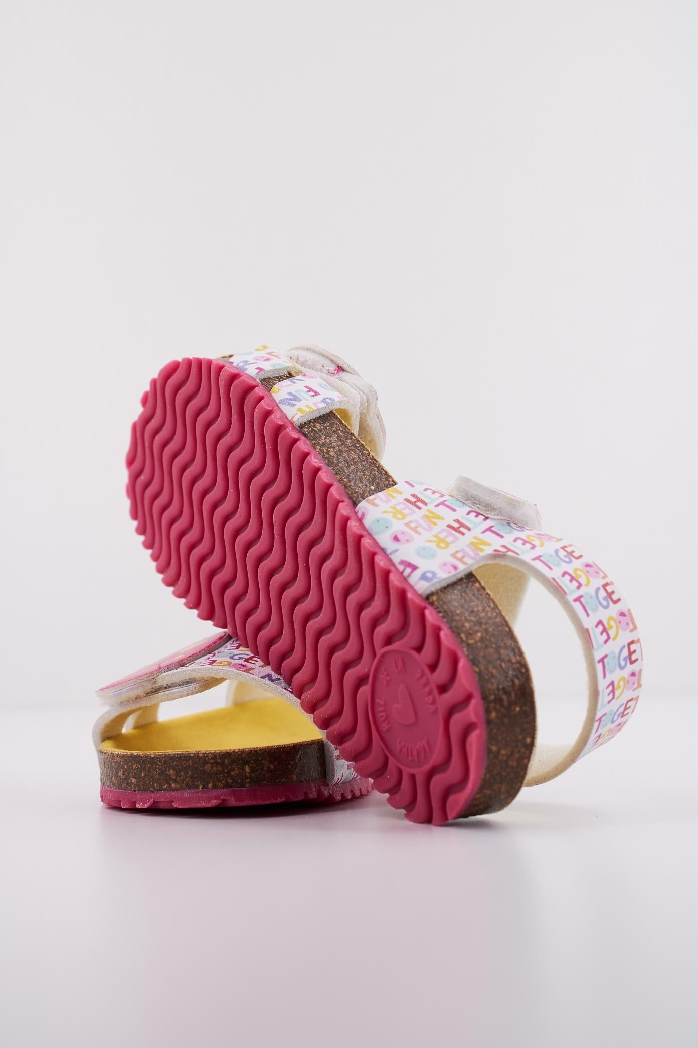 AGATHA RUIZ DE LA PRADA A en color BLANCO (5)
