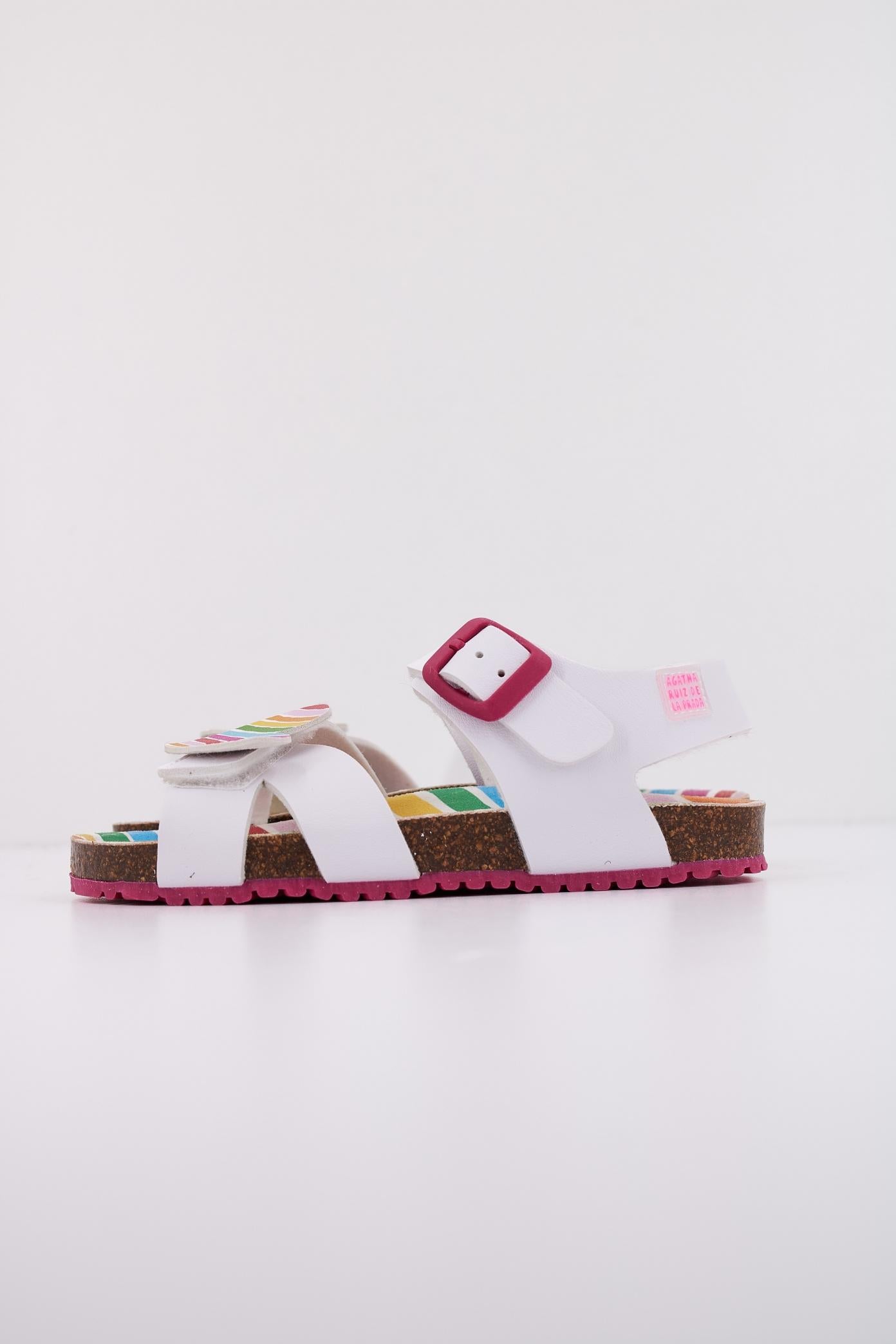 AGATHA RUIZ DE LA PRADA A en color BLANCO (1)