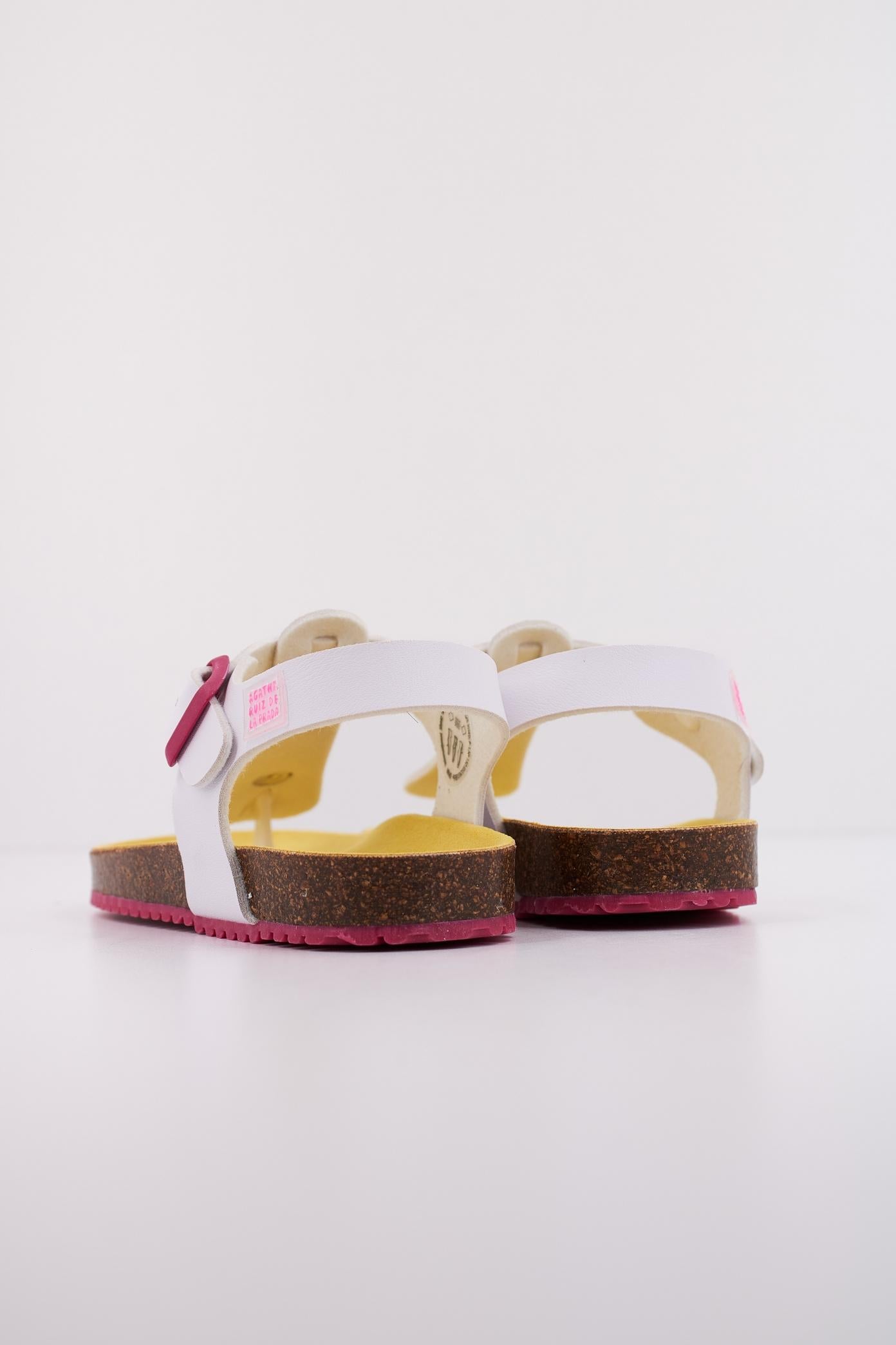 AGATHA RUIZ DE LA PRADA A en color BLANCO (4)