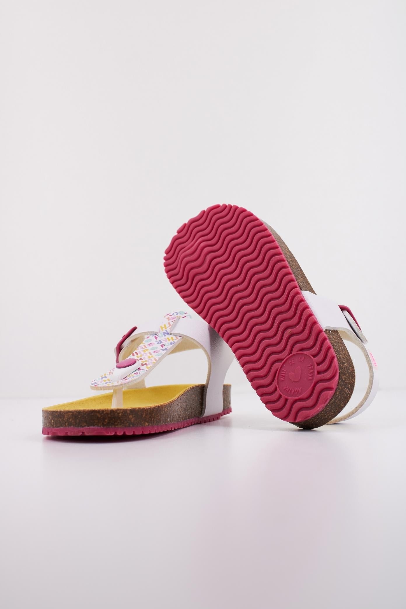 AGATHA RUIZ DE LA PRADA A en color BLANCO (5)