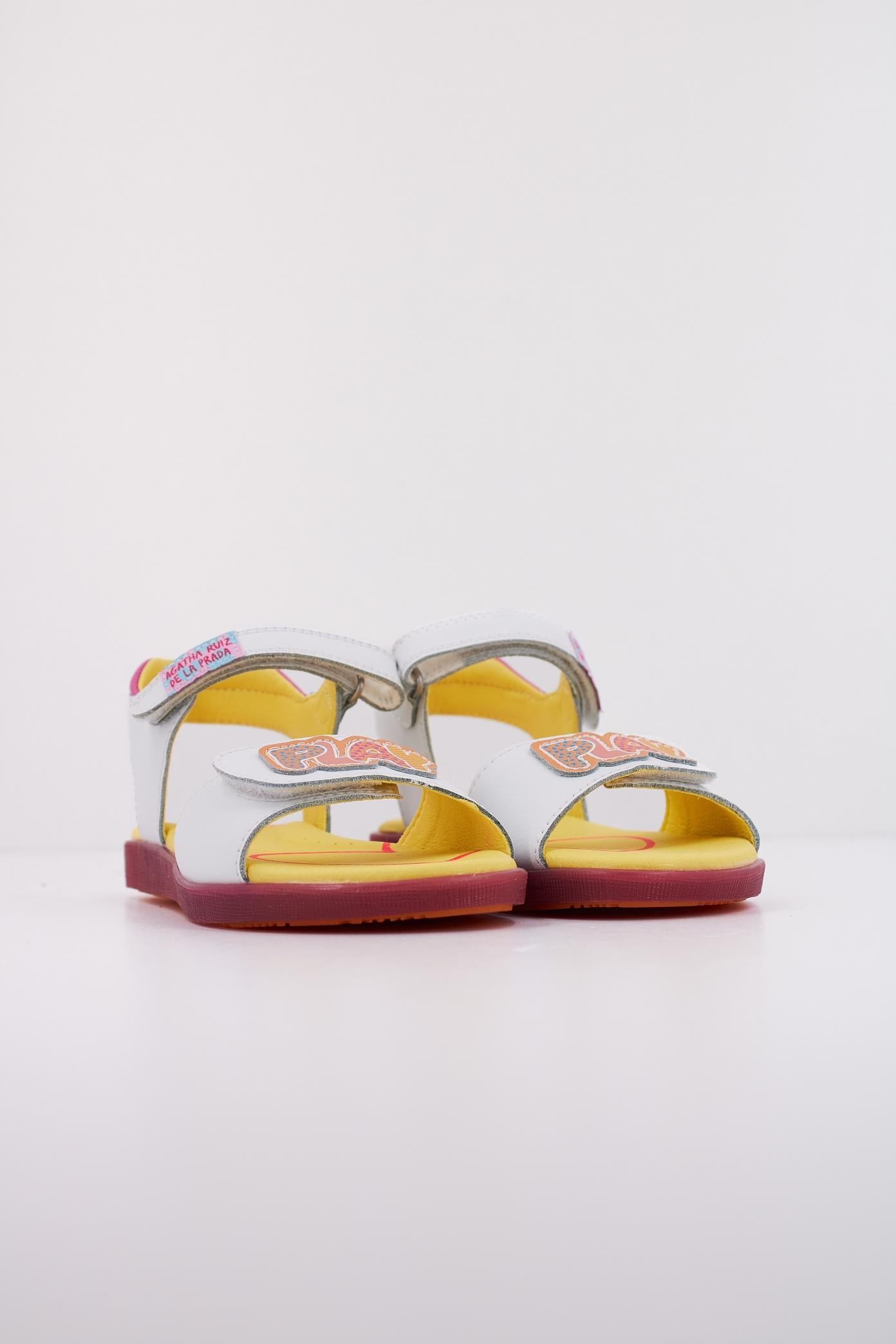 AGATHA RUIZ DE LA PRADA A en color BLANCO (2)
