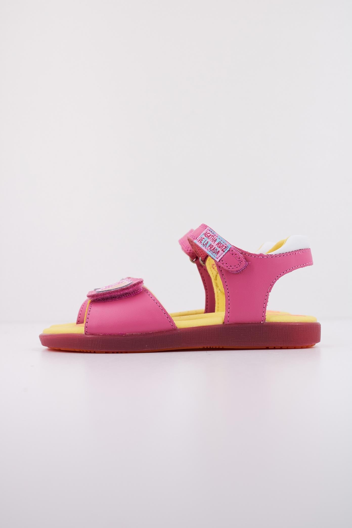 AGATHA RUIZ DE LA PRADA A en color ROSA (1)