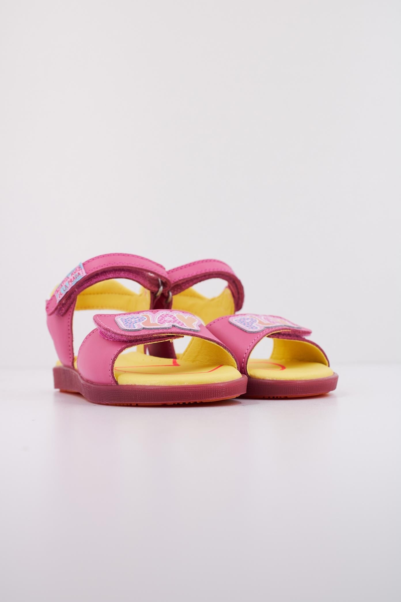 AGATHA RUIZ DE LA PRADA A en color ROSA (2)