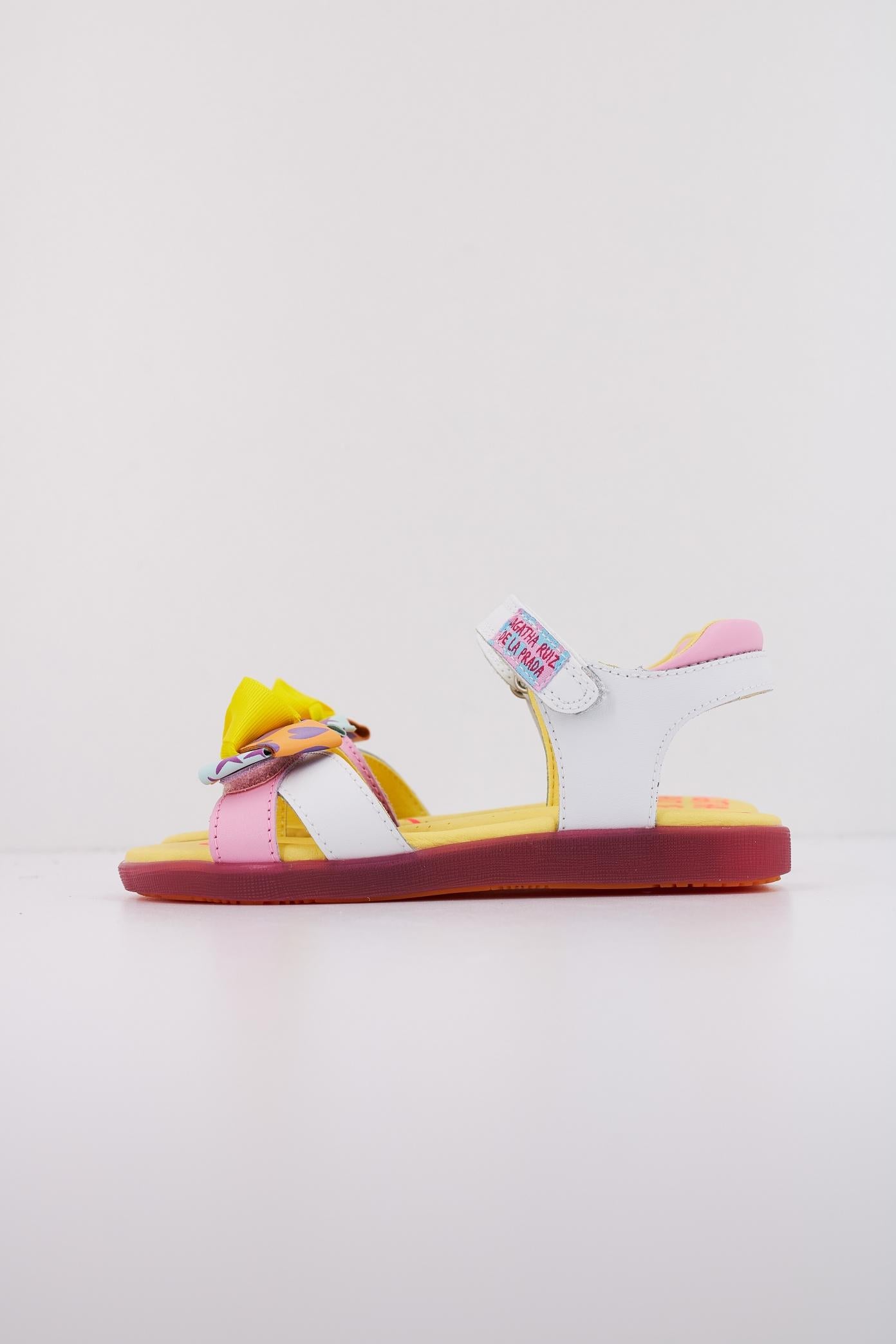 AGATHA RUIZ DE LA PRADA A en color BLANCO (1)