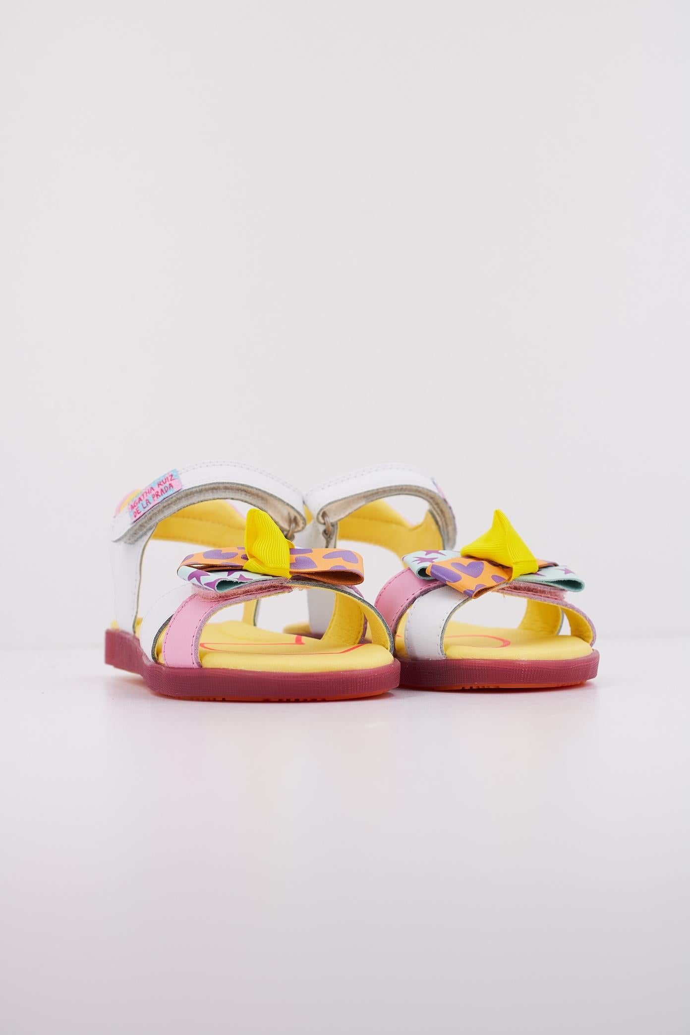 AGATHA RUIZ DE LA PRADA A en color BLANCO (2)