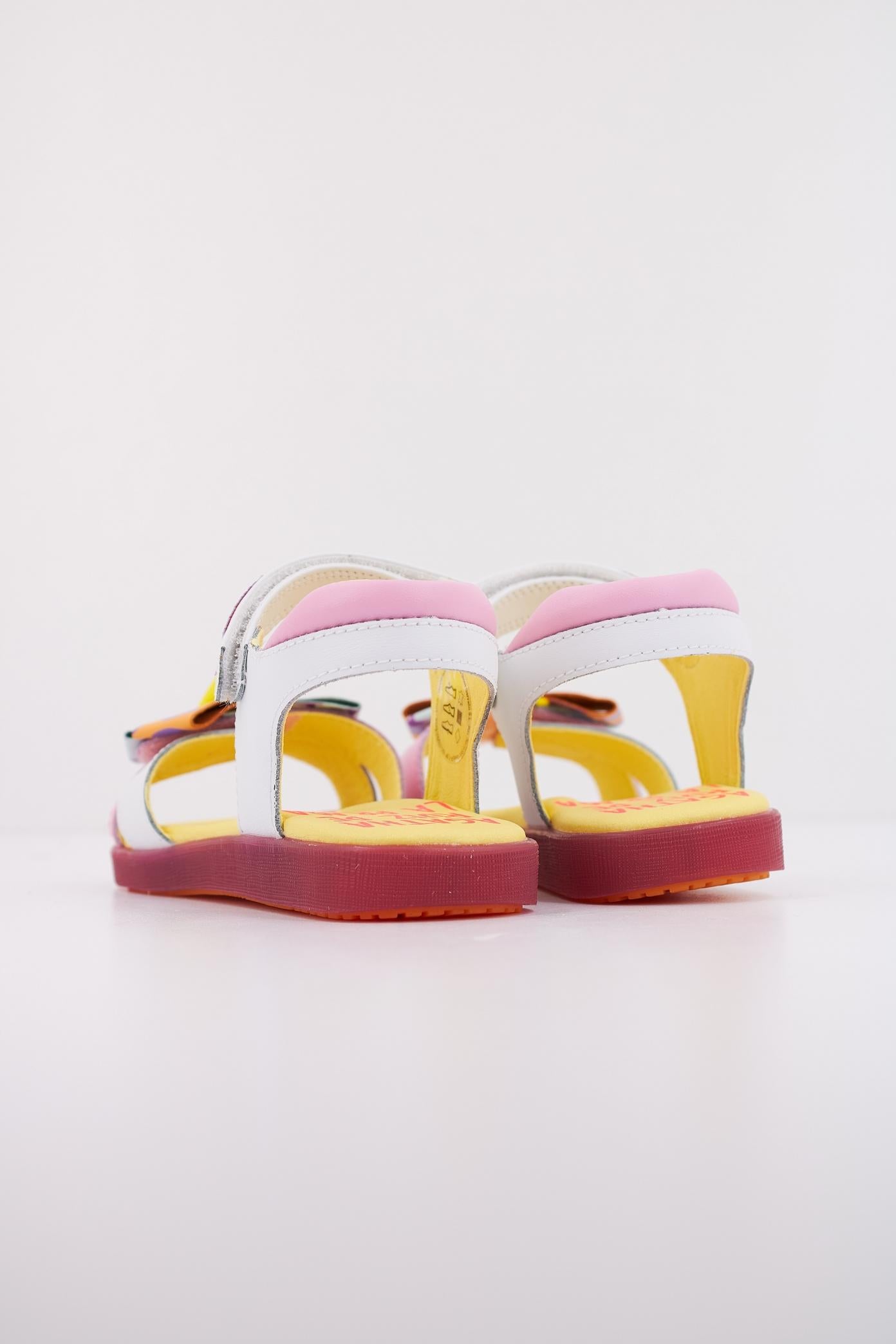 AGATHA RUIZ DE LA PRADA A en color BLANCO (4)