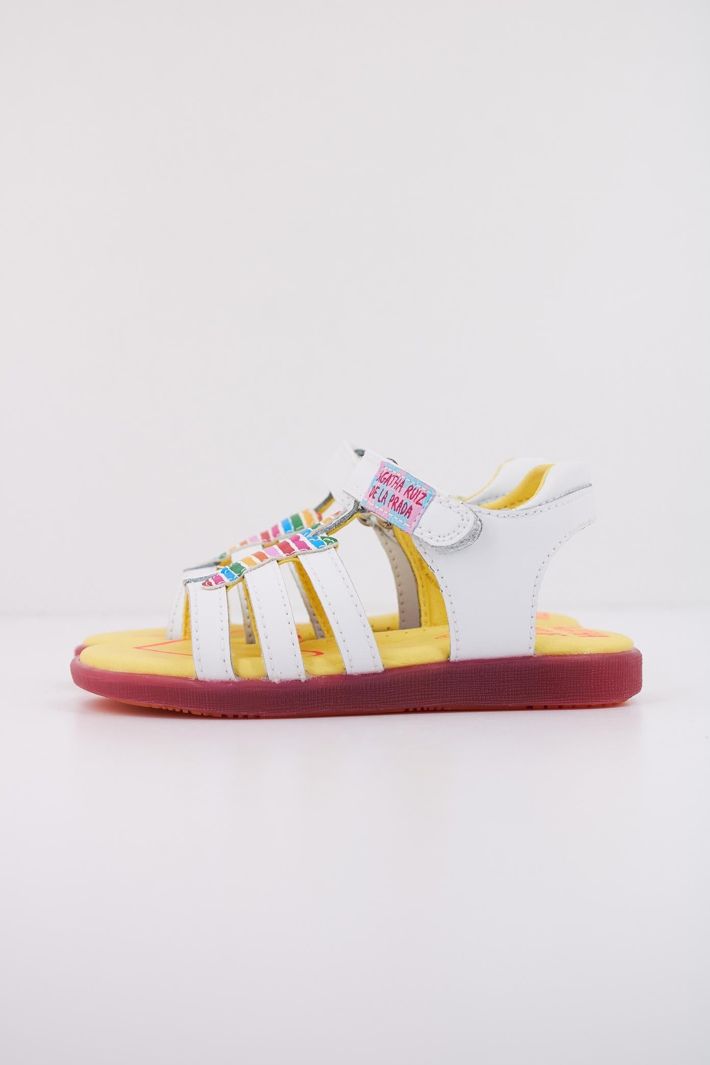 AGATHA RUIZ DE LA PRADA A en color BLANCO (1)