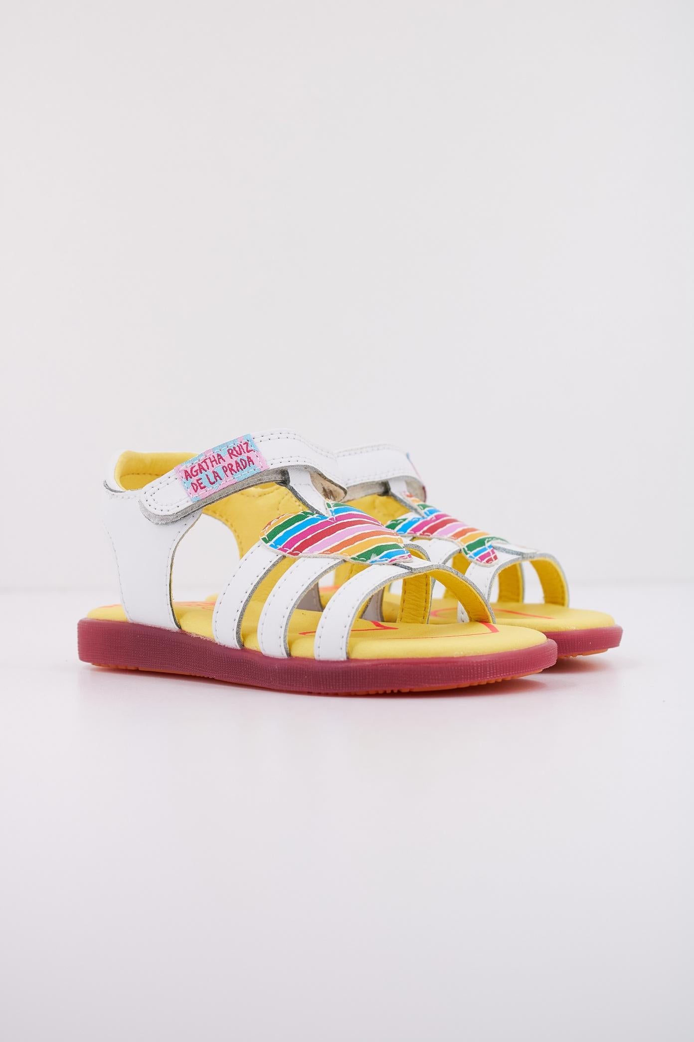AGATHA RUIZ DE LA PRADA A en color BLANCO (2)