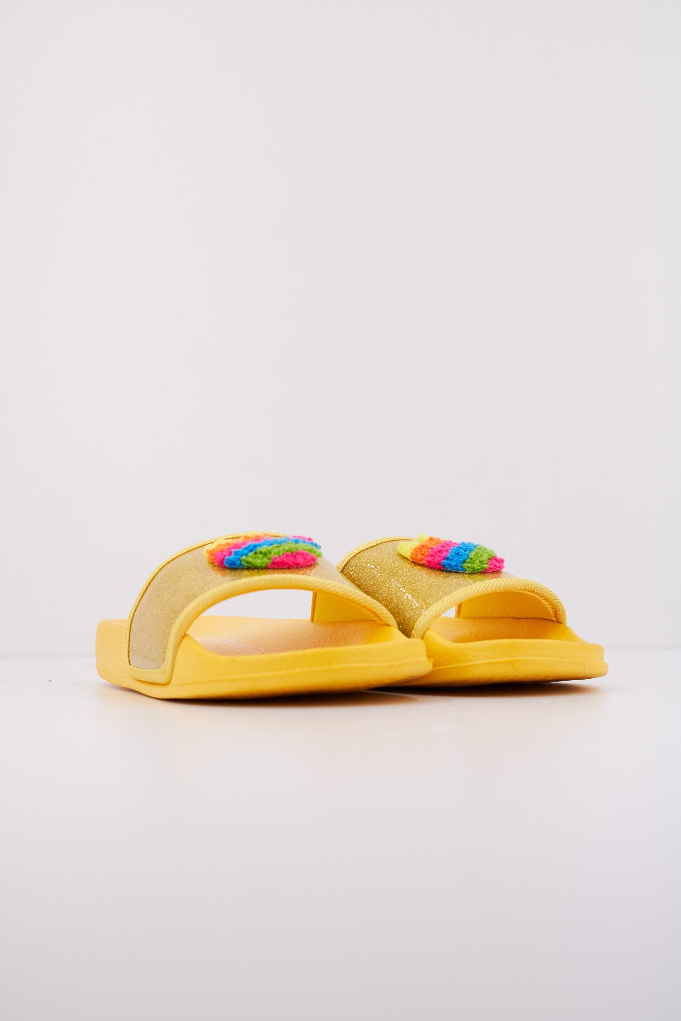 AGATHA RUIZ DE LA PRADA A en color AMARILLO (2)