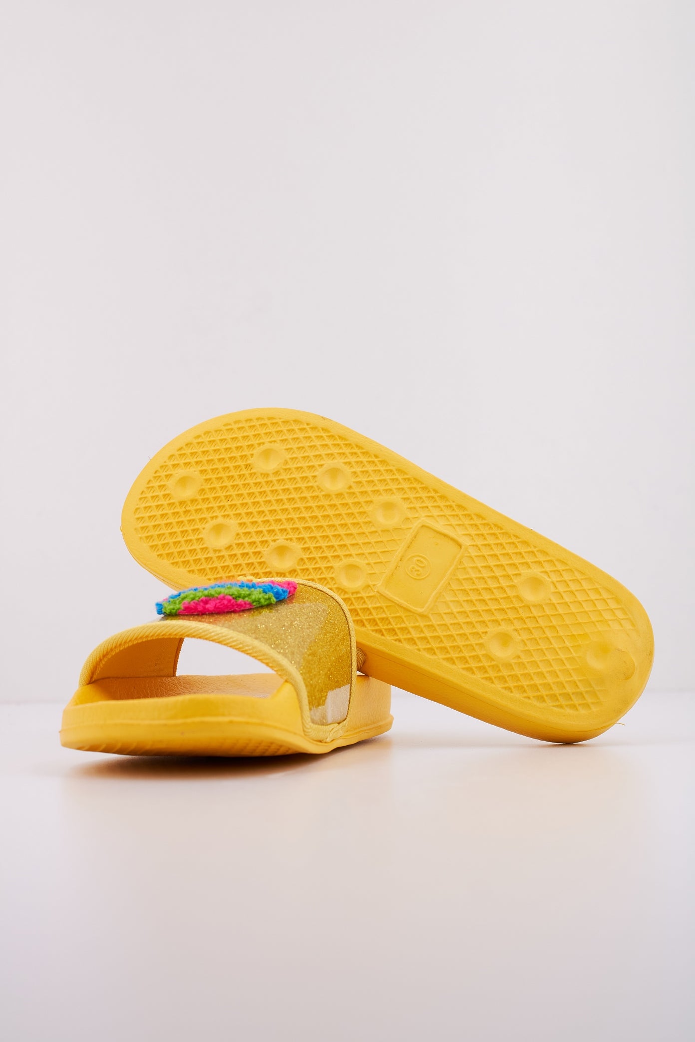 AGATHA RUIZ DE LA PRADA A en color AMARILLO (5)