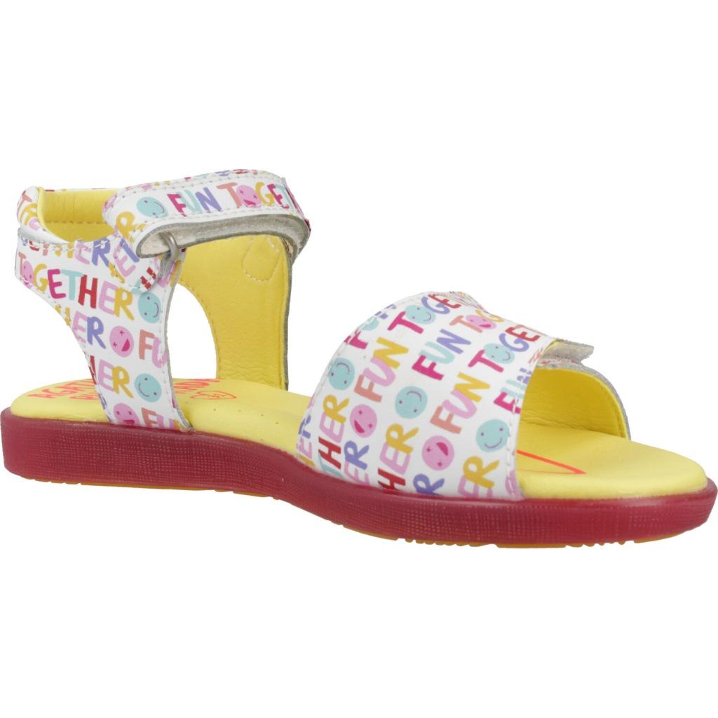AGATHA RUIZ DE LA PRADA A en color BLANCO (5)