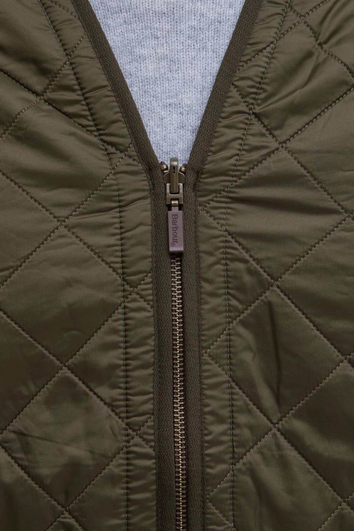 BARBOUR MLIOL POLARQUILT WAISTCOAT en color VERDE (4)