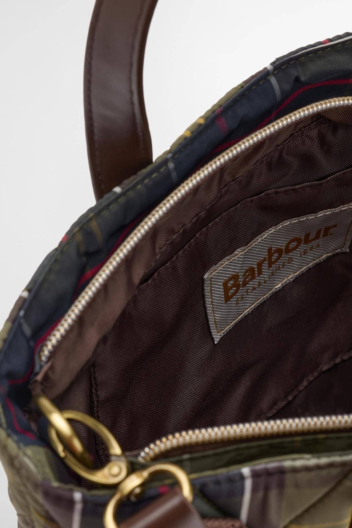 BARBOUR LBATN BARBOUR QUILTED TOTE BA en color VERDE (4)