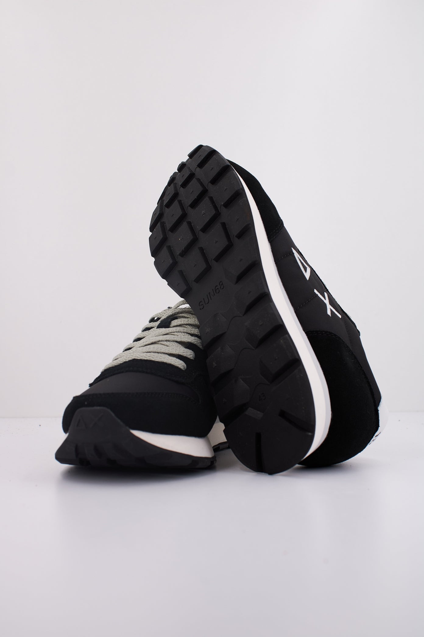 SUN TOM SOLID en color NEGRO (5)