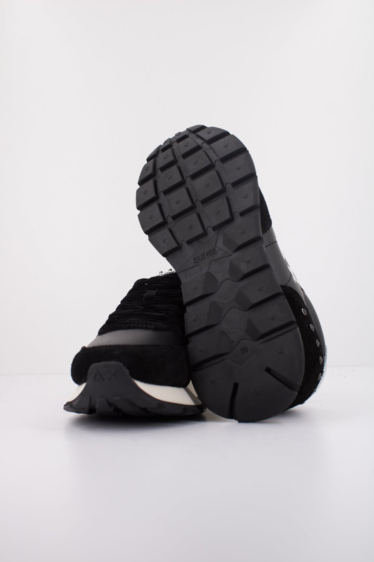 SUN ALLY STUDS en color NEGRO (5)
