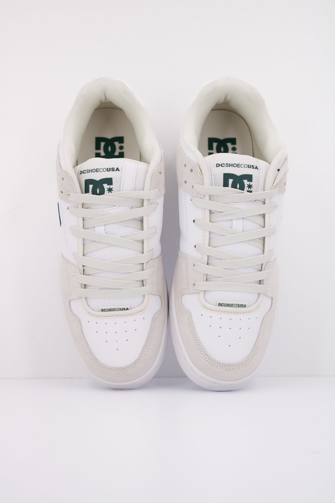 DC MANTECA SE SHOE en color BLANCO (3)