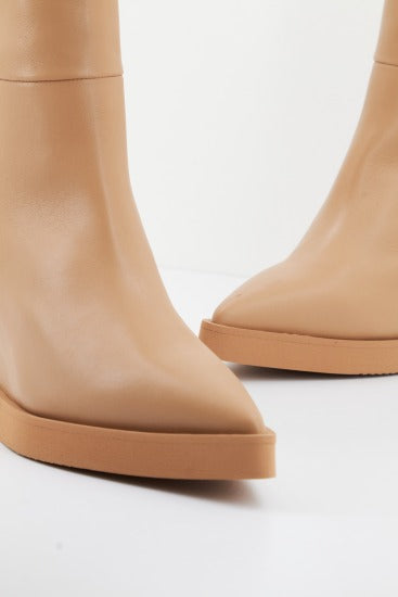 EQUITARE CLARA en color MARRON CLARO (4)