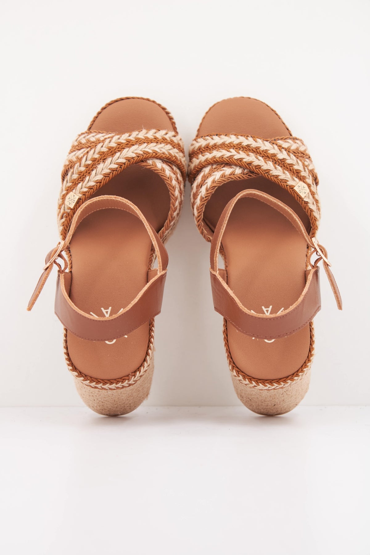 POPA SANDALIA MELIA YUTE en color MARRON (3)