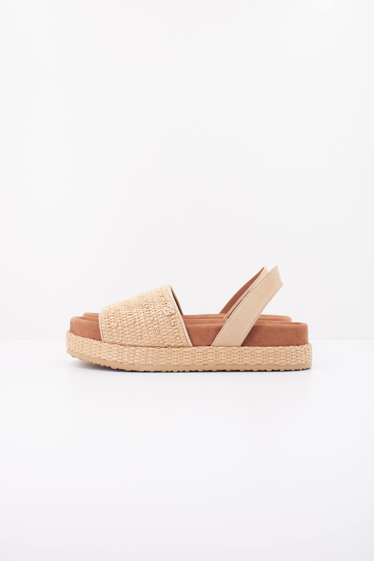 POPA SIONA STUDS en color BEIS (1)