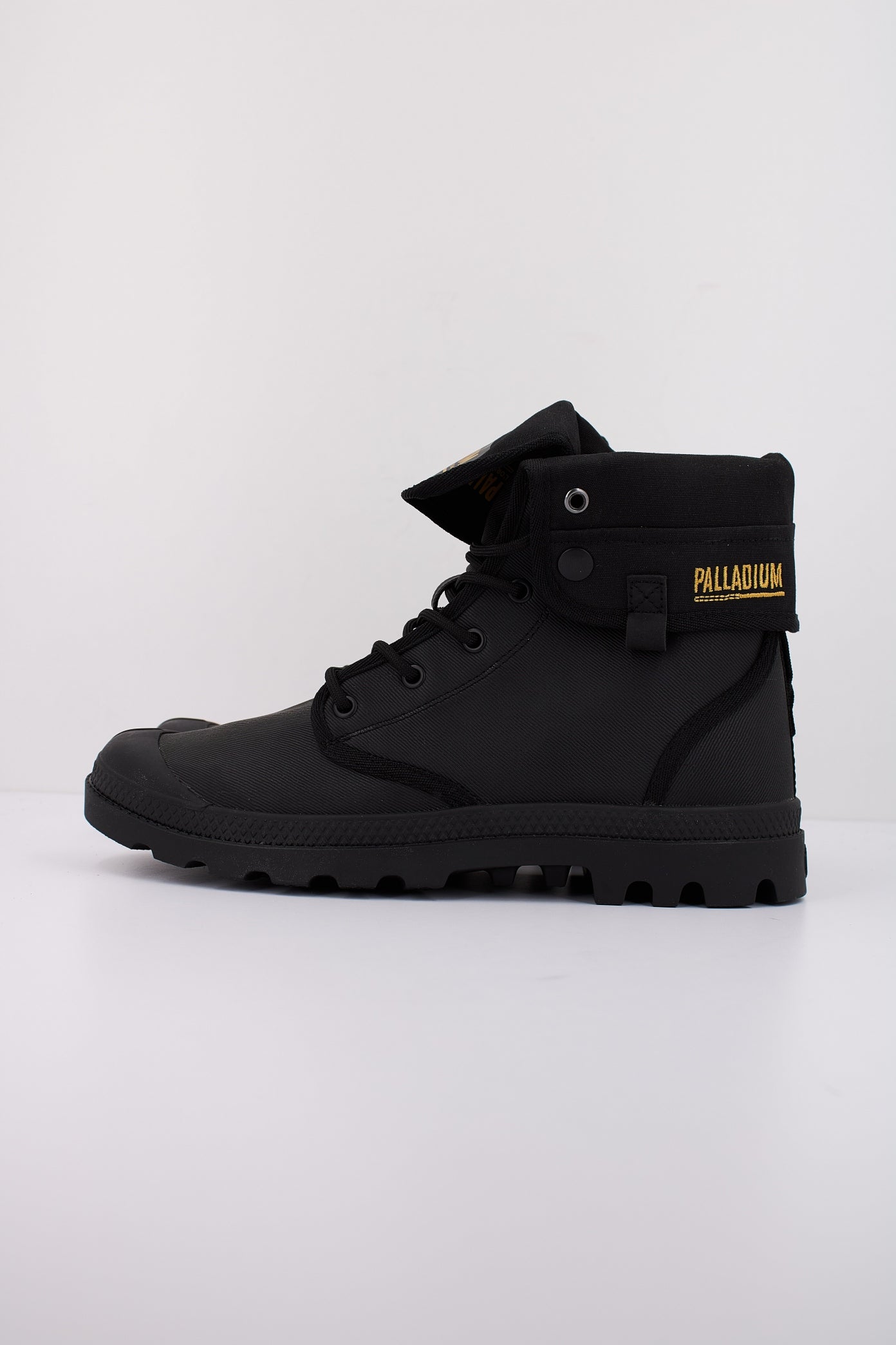 PALLADIUM BAGGY COATED en color NEGRO (1)