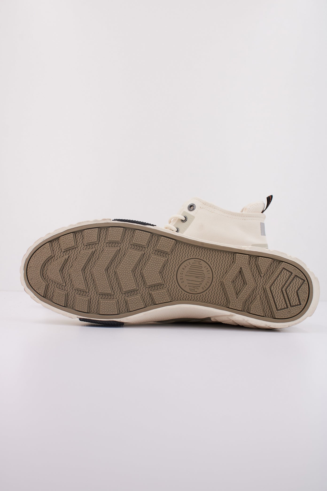 PALLADIUM ACE CITY SHELL CHUK en color BEIS (5)
