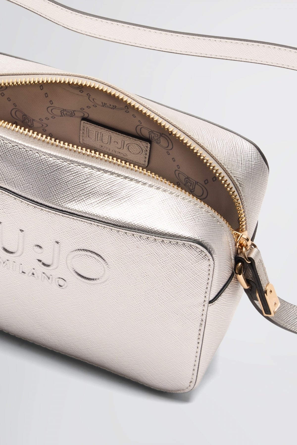 LIU-JO M CAMERA CASE en color PLATA (4)